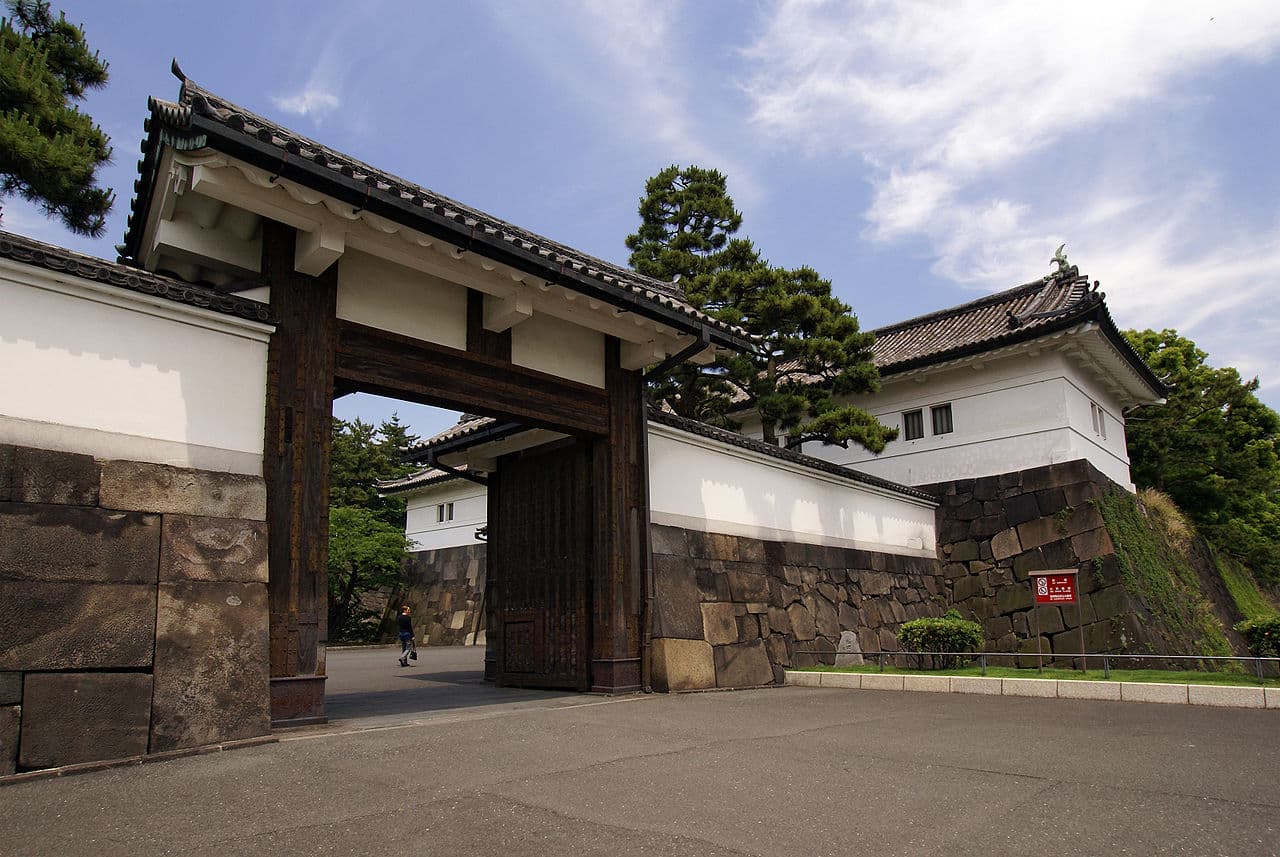 Mon (Gate)
